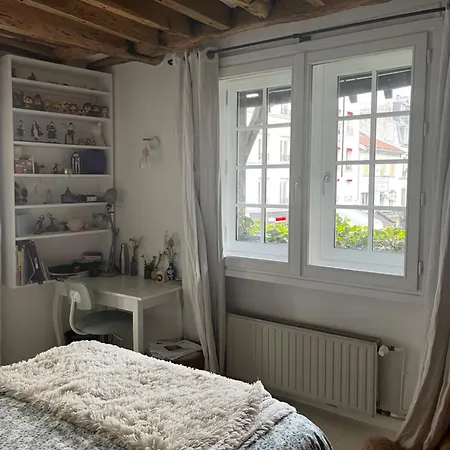 Deux En Plein Coeur De Montmartre, Проживание в семье Париж