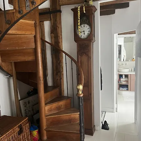 Deux En Plein Coeur De Montmartre, Homestay Paris