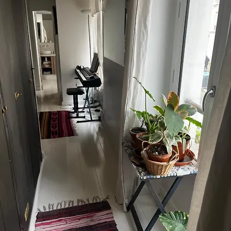 Homestay Deux En Plein Coeur De Montmartre,