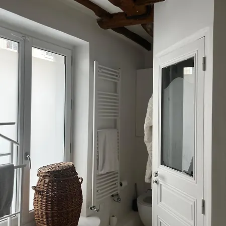 Deux En Plein Coeur De Montmartre, Homestay Paris