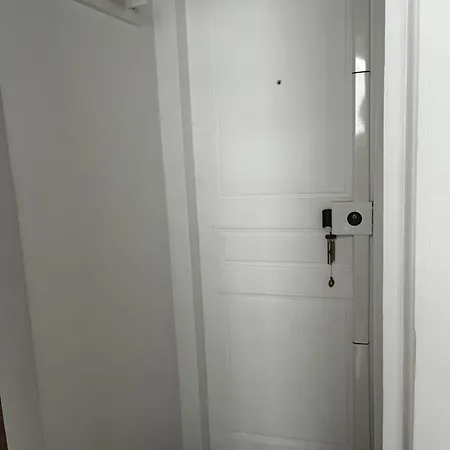 Homestay Deux En Plein Coeur De Montmartre,