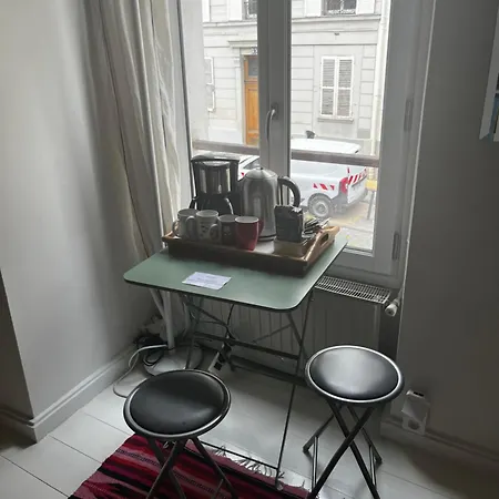 Deux En Plein Coeur De Montmartre,