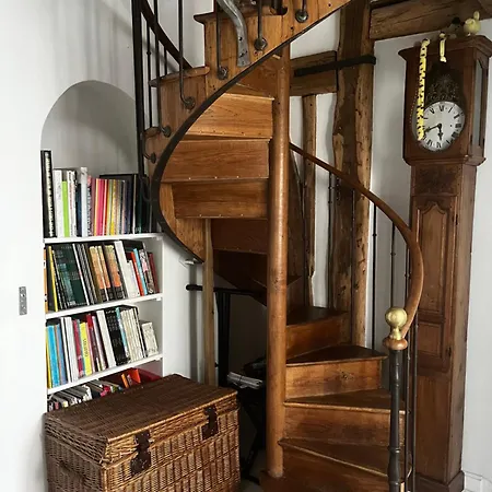 Homestay Deux En Plein Coeur De Montmartre,