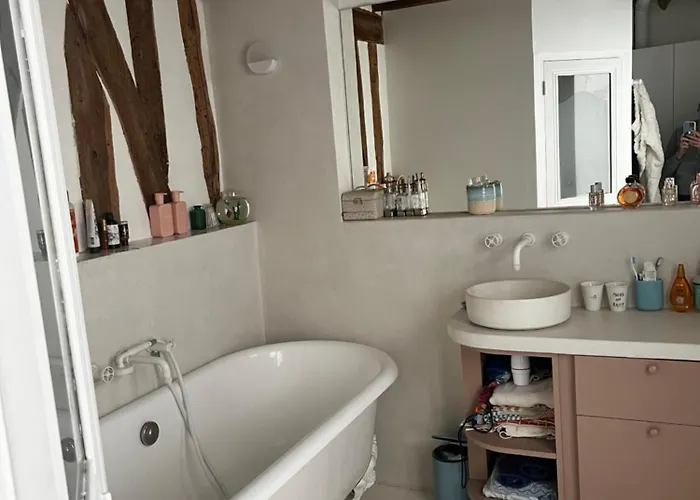 Deux En Plein Coeur De Montmartre, * 파리