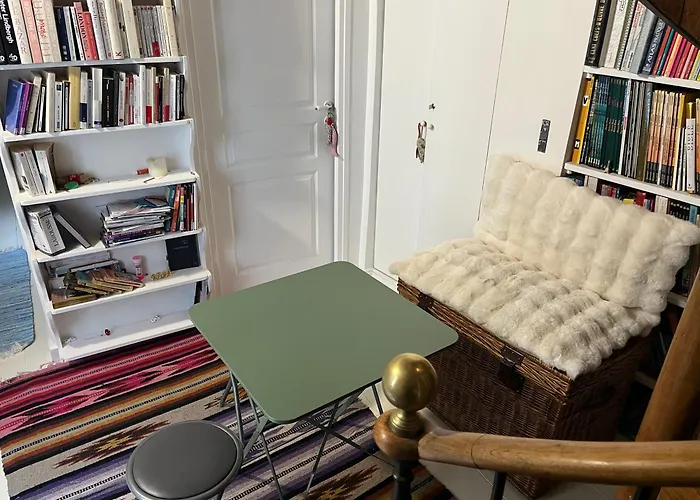 Deux En Plein Coeur De Montmartre,